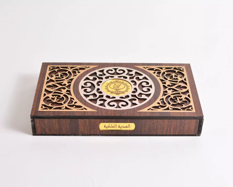 Aleppo Gift set consisting of 6 Laurel soap is natural in a wonderful wooden box