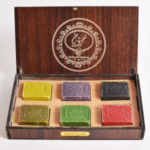 Aleppo Gift set consisting of 6 Laurel soap is natural in a wonderful wooden box