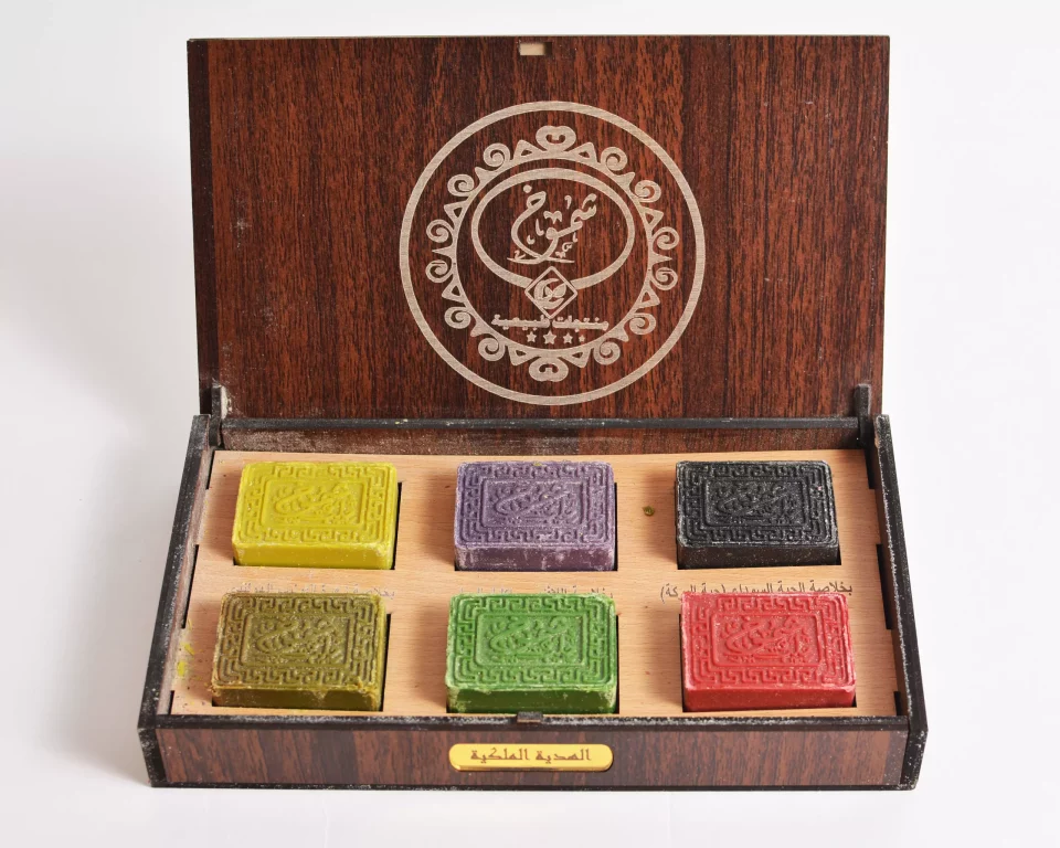 Aleppo Gift set consisting of 6 Laurel soap is natural in a wonderful wooden box