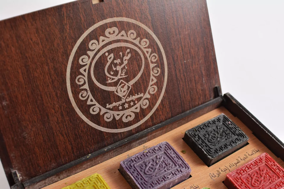 Aleppo Gift set consisting of 6 Laurel soap is natural in a wonderful wooden box