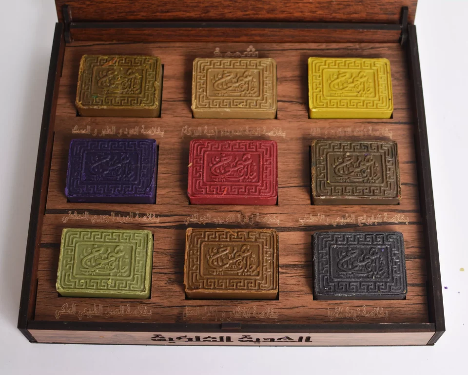 Aleppo Gift set consisting of 9 Laurel soap is natural in a wonderful wooden box
