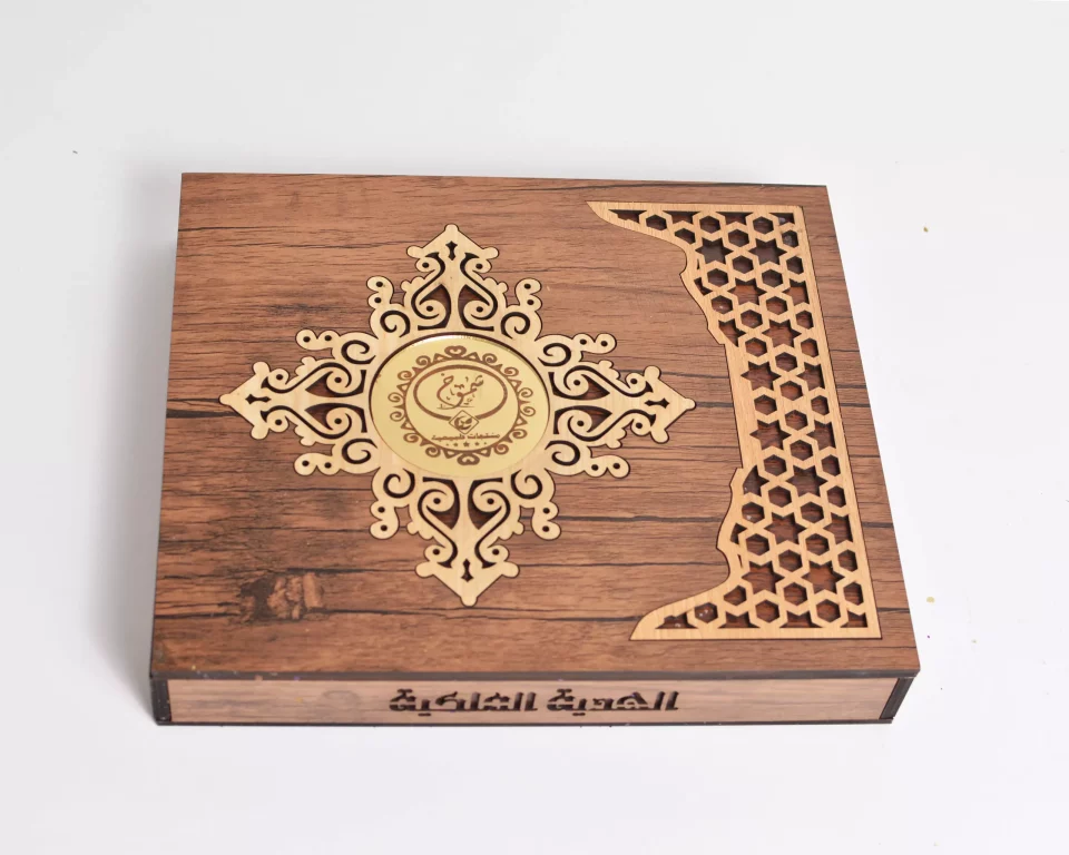 Aleppo Gift set consisting of 9 Laurel soap is natural in a wonderful wooden box