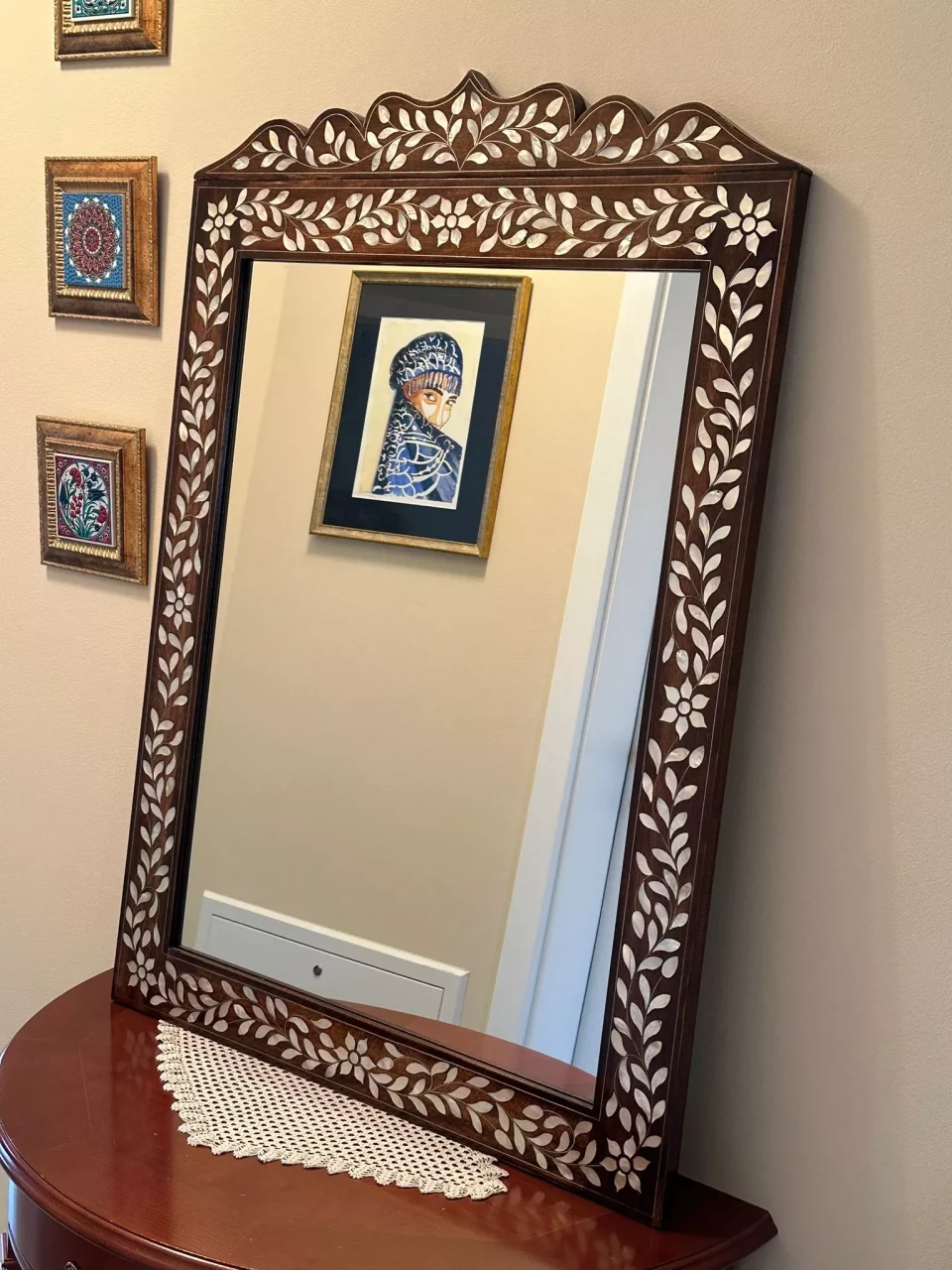 Handmade mirrors inlaid with mother of pearl
