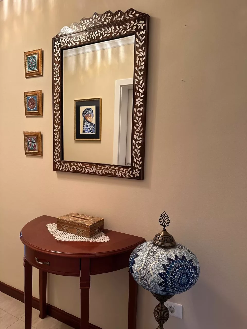Handmade mirrors inlaid with mother of pearl