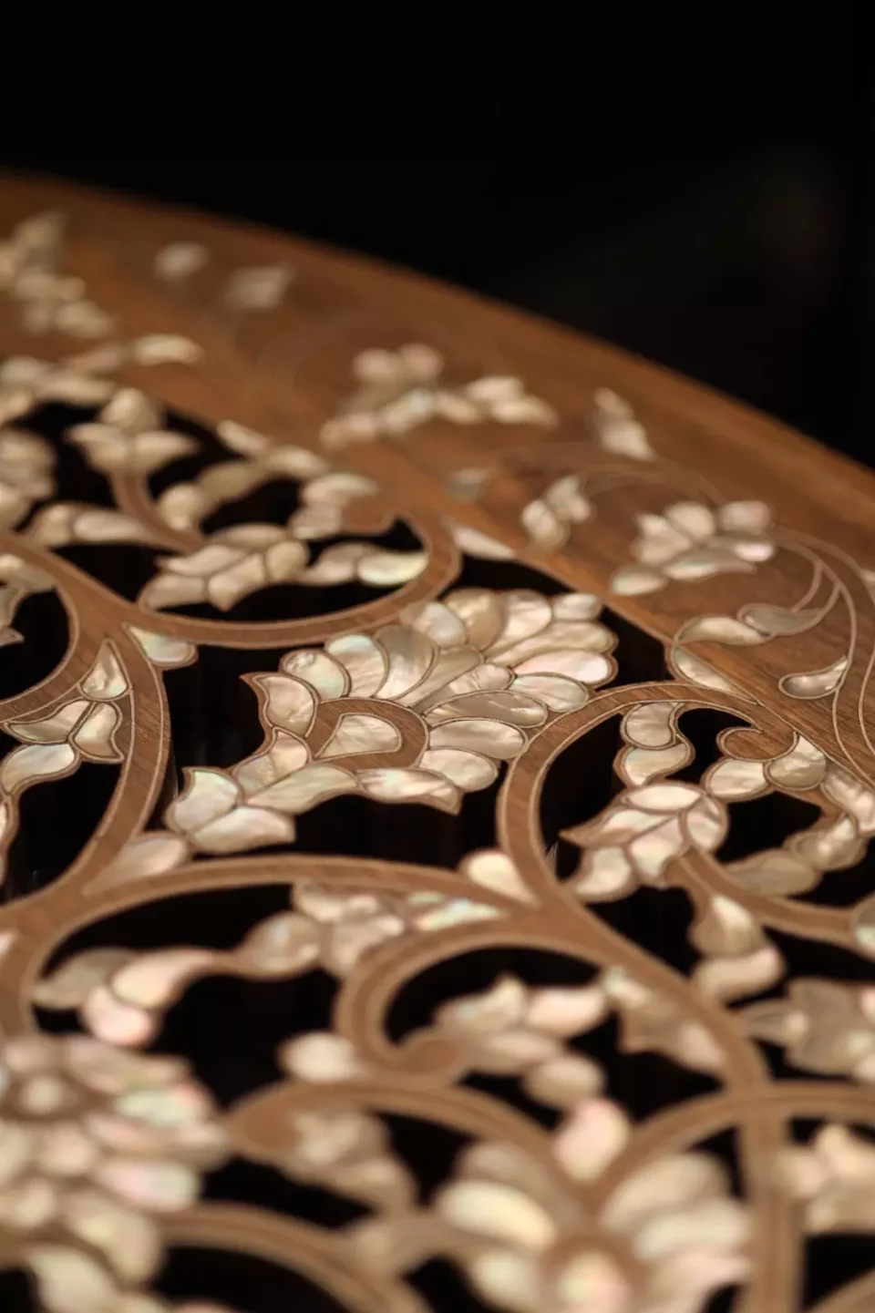 Round table carved and inlaid with mother-of-pearl