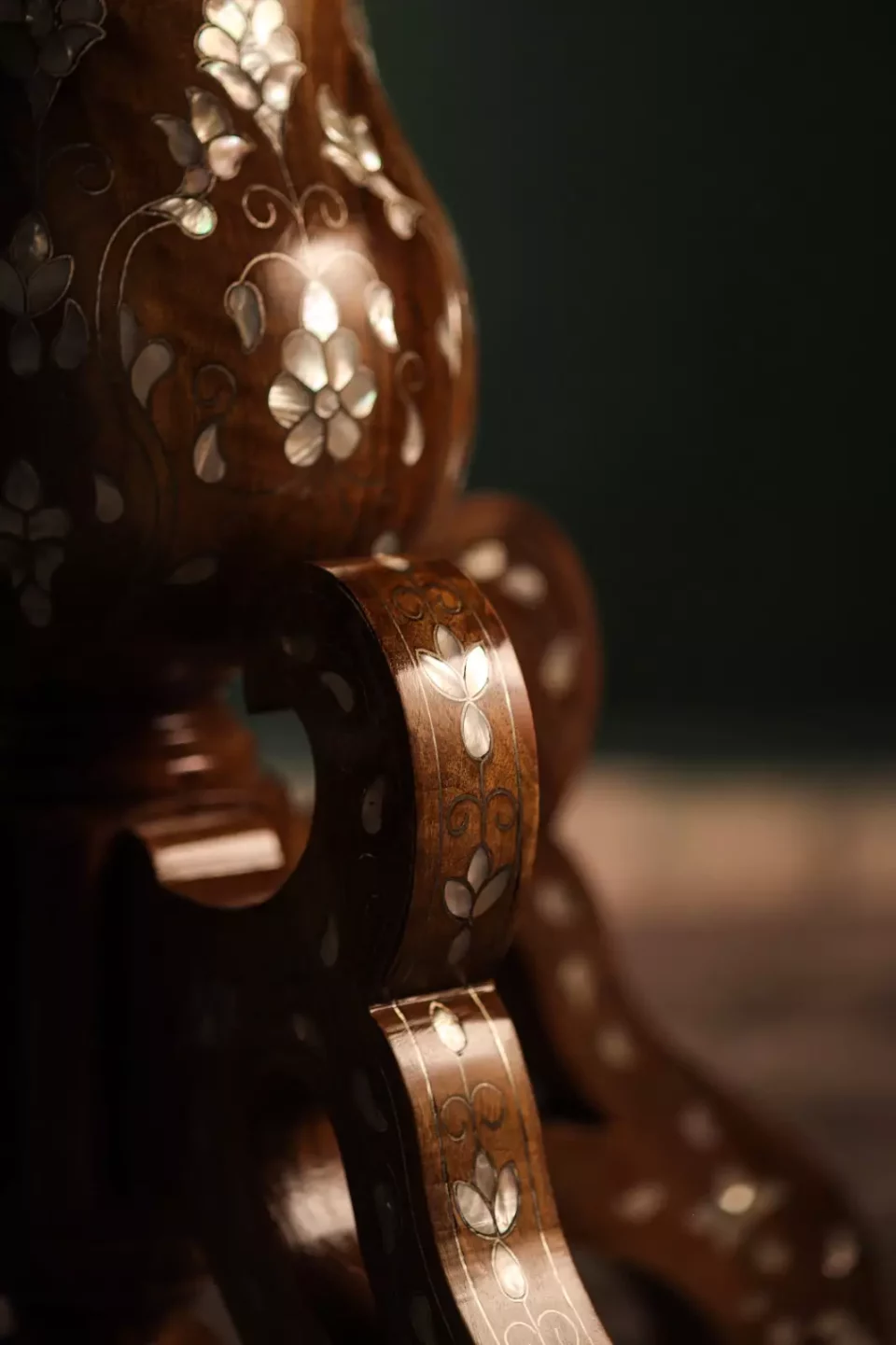 Round table carved and inlaid with mother-of-pearl