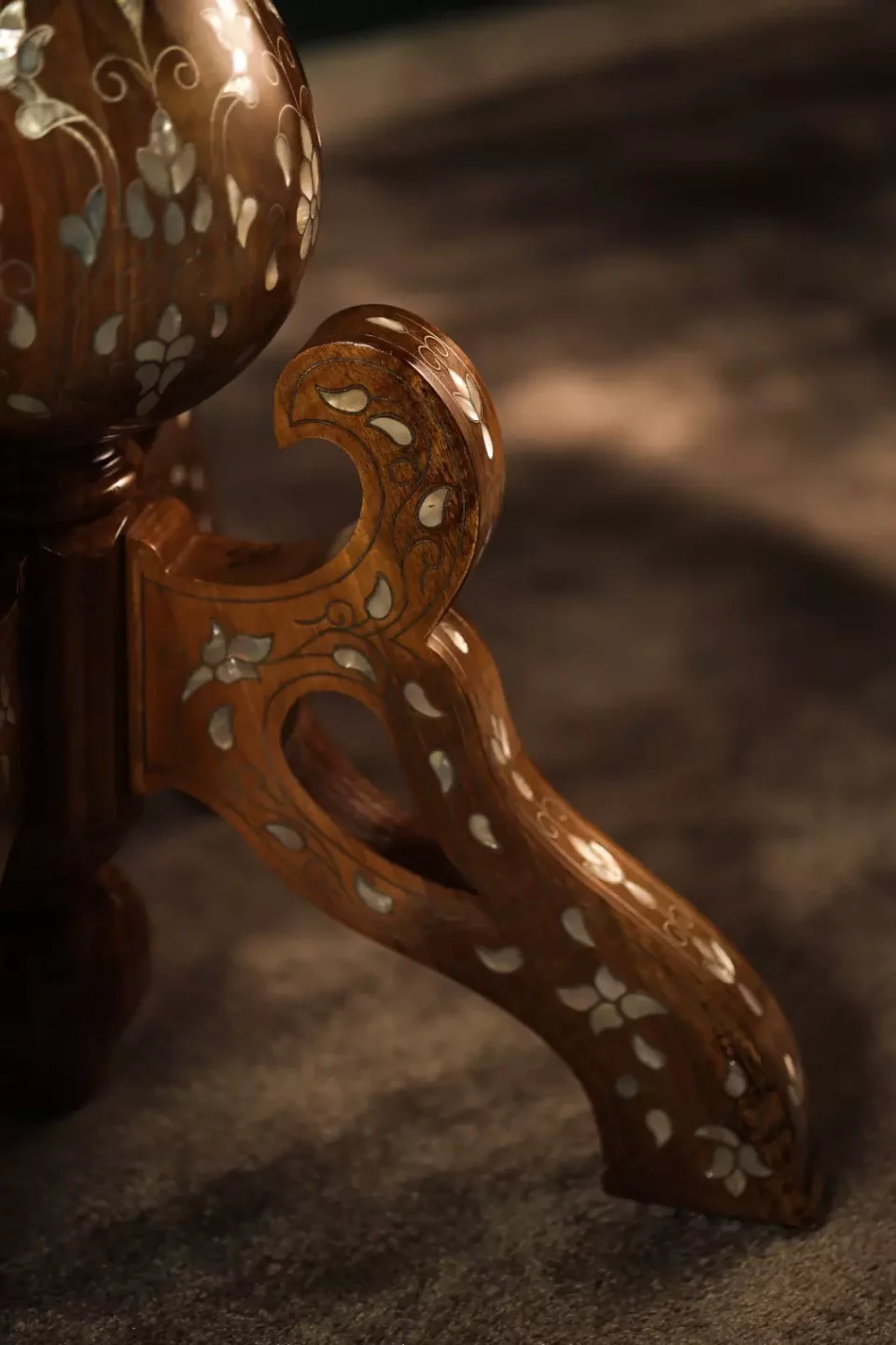 Round table carved and inlaid with mother-of-pearl