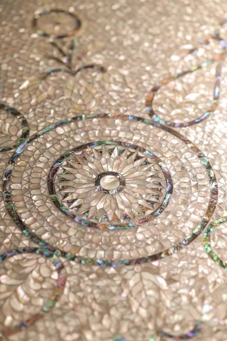 Round table completely inlaid with mother-of-pearl