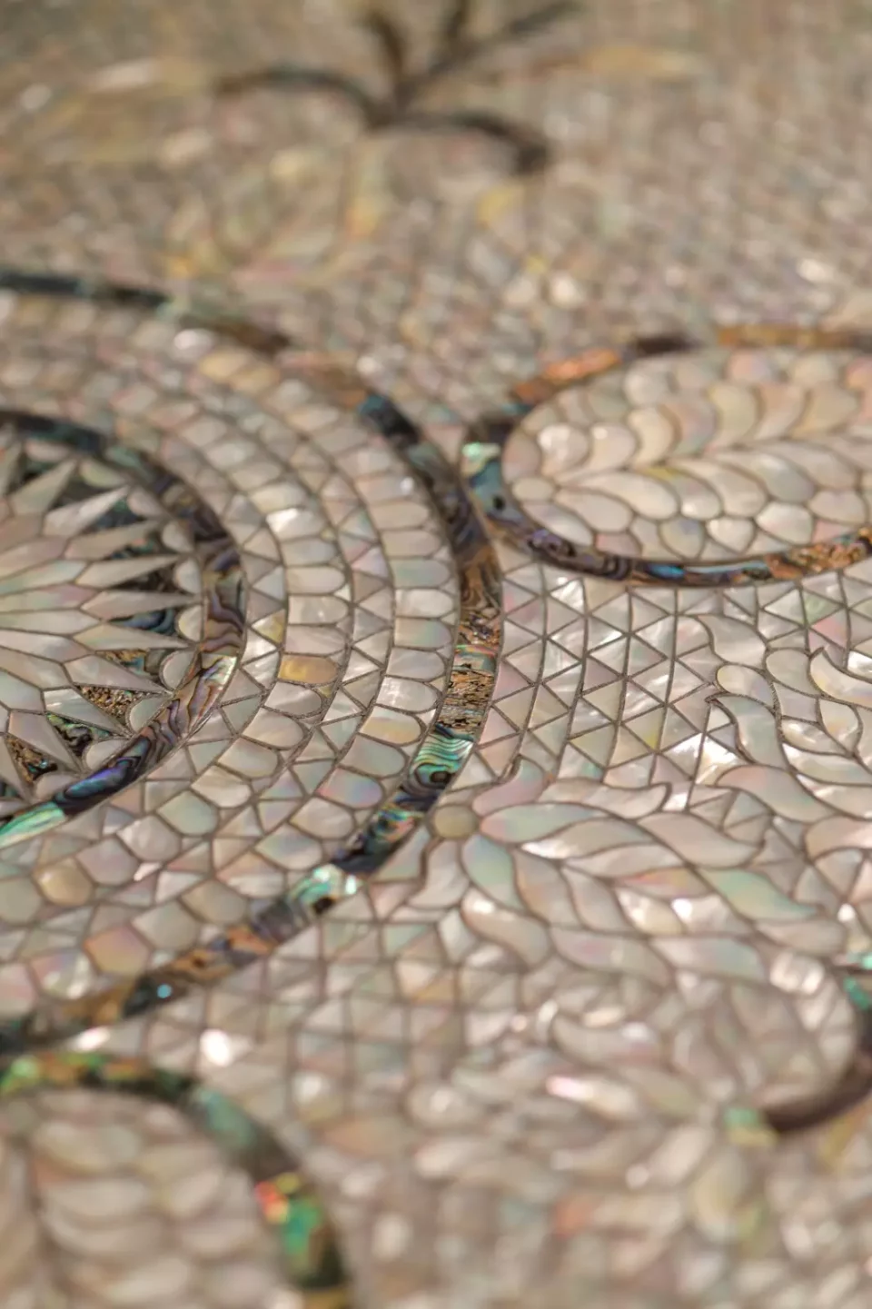 Round table completely inlaid with mother-of-pearl