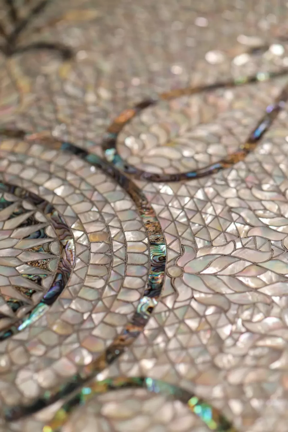 Round table completely inlaid with mother-of-pearl