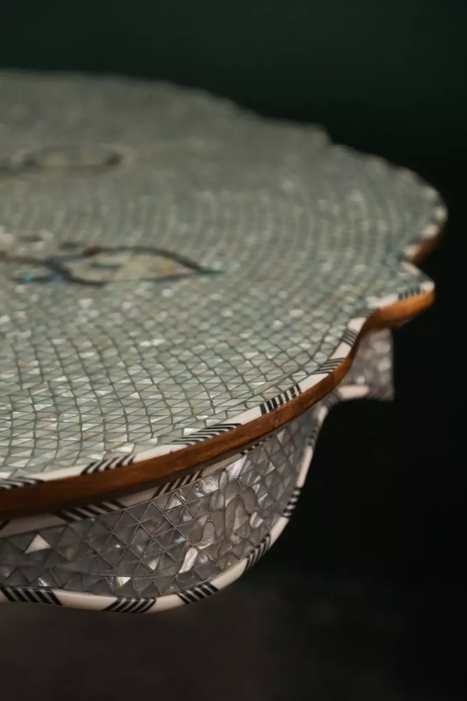 Round table completely inlaid with mother-of-pearl
