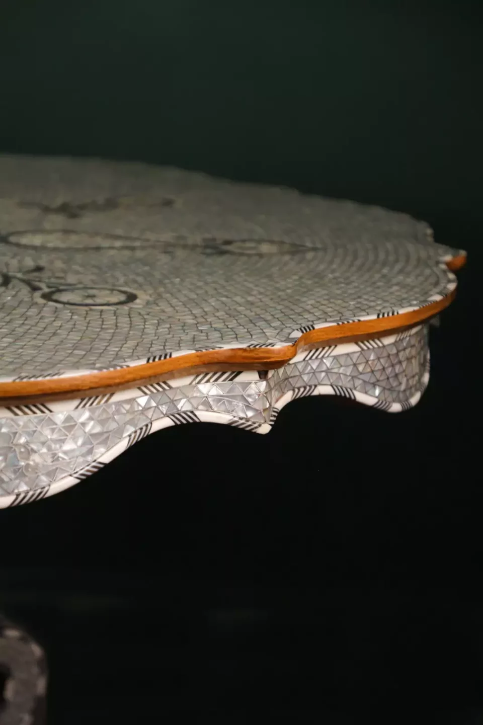 Round table completely inlaid with mother-of-pearl