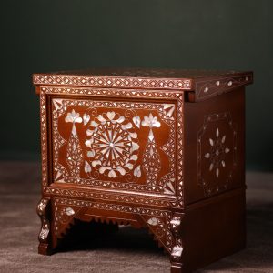 "Kanz" handcrafted box made of walnut wood, inlaid with mother-of-pearl