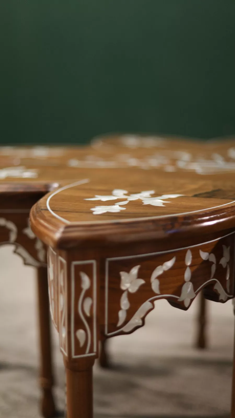 IMG-20251122-WA0025 Damascus Flower Table – A Masterpiece Inlaid with Natural Mother‑of‑Pearl
