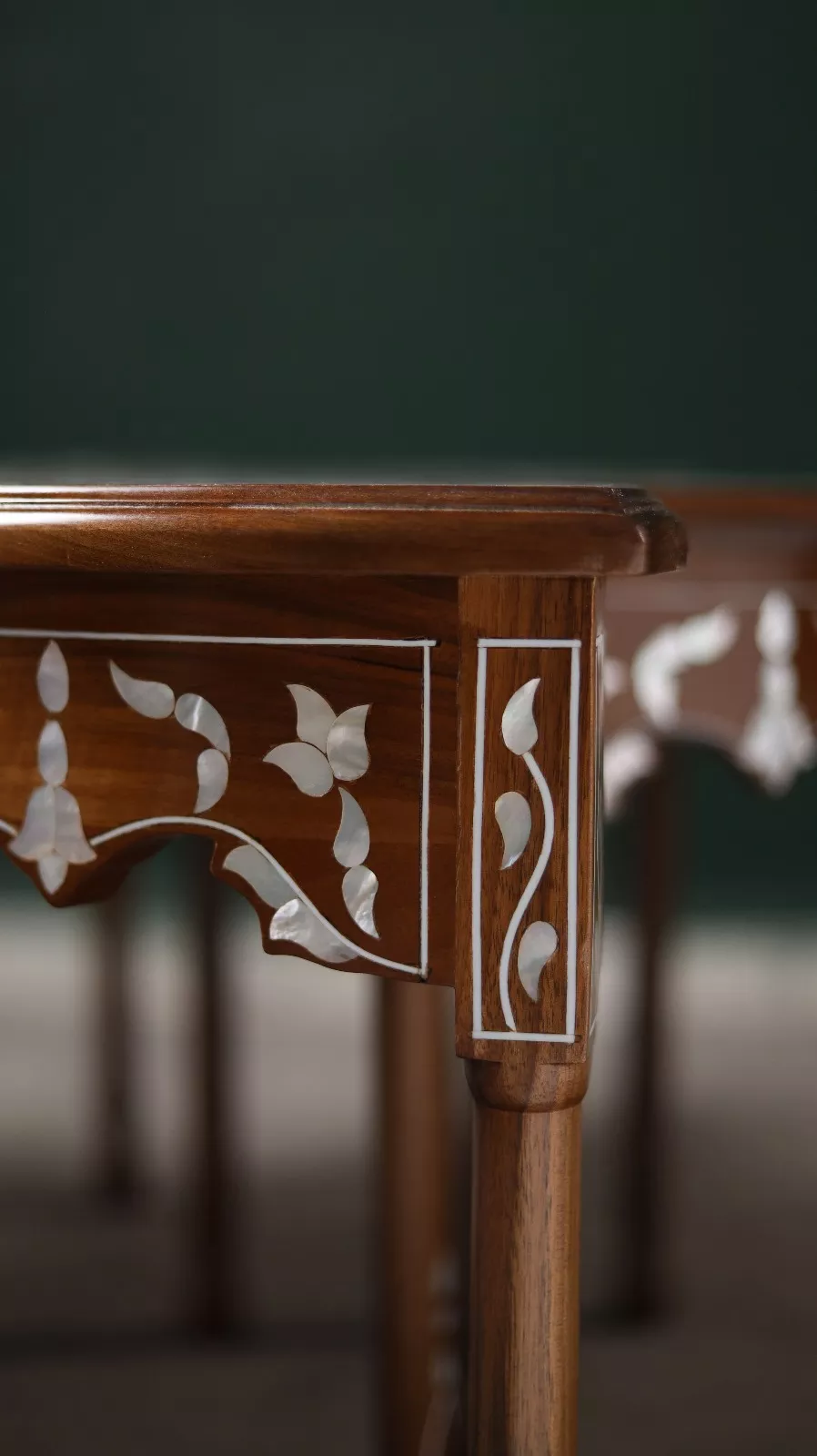 IMG-20251122-WA0029 Damascus Flower Table – A Masterpiece Inlaid with Natural Mother‑of‑Pearl