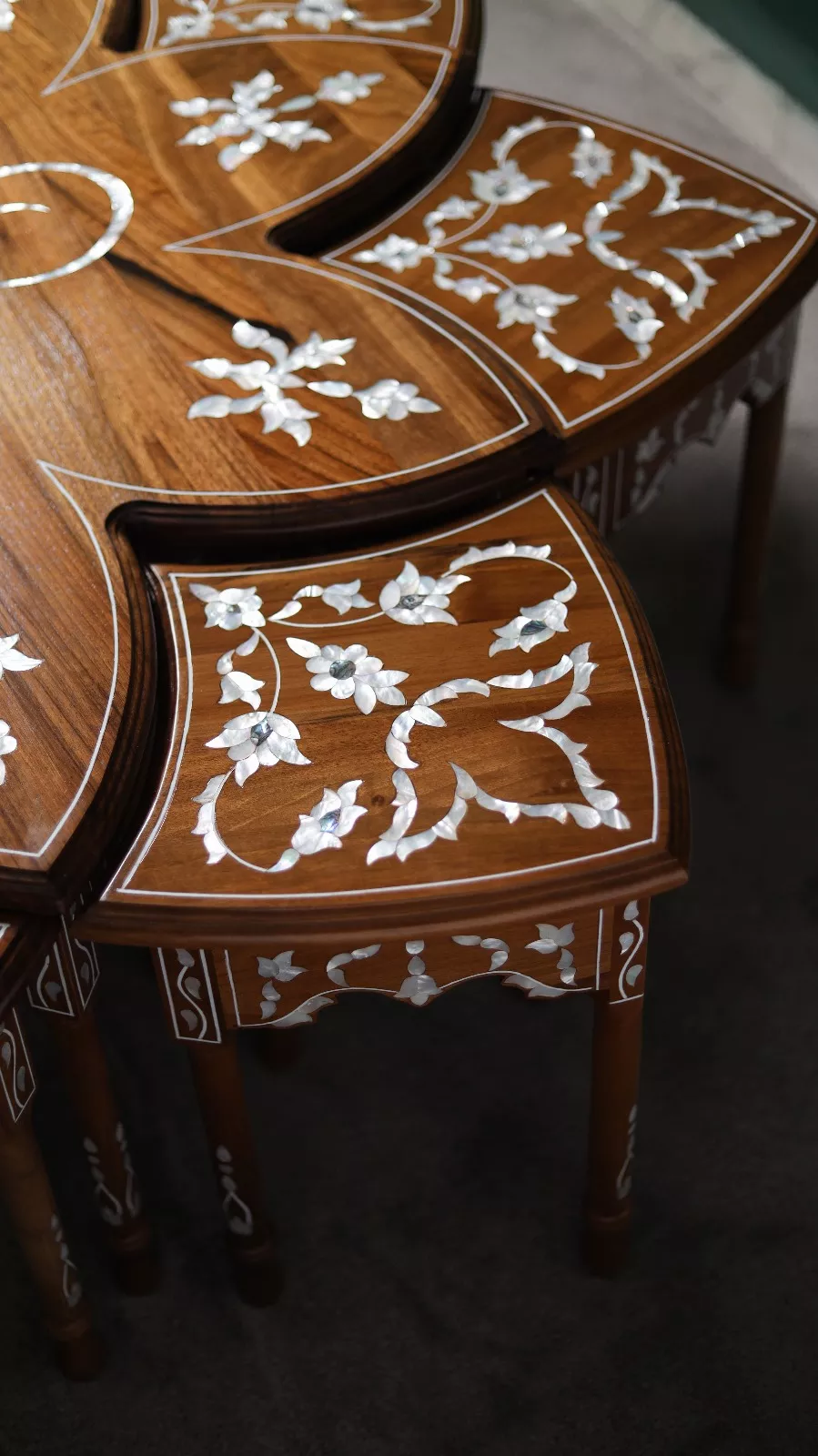 IMG-20251122-WA0031 Damascus Flower Table – A Masterpiece Inlaid with Natural Mother‑of‑Pearl