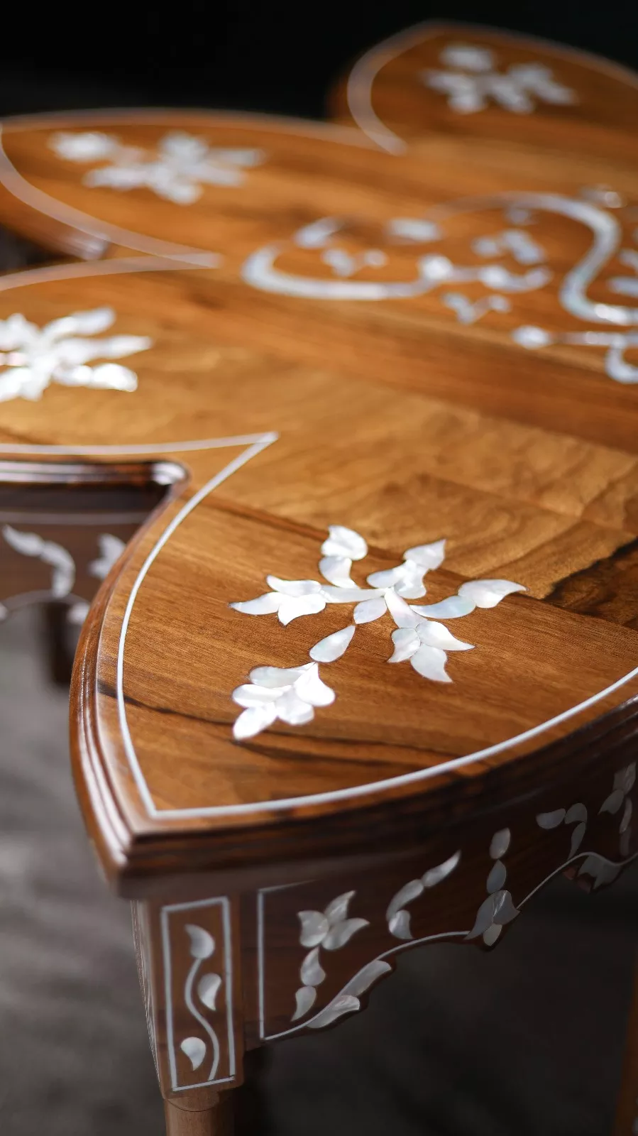 IMG-20251122-WA0034 Damascus Flower Table – A Masterpiece Inlaid with Natural Mother‑of‑Pearl