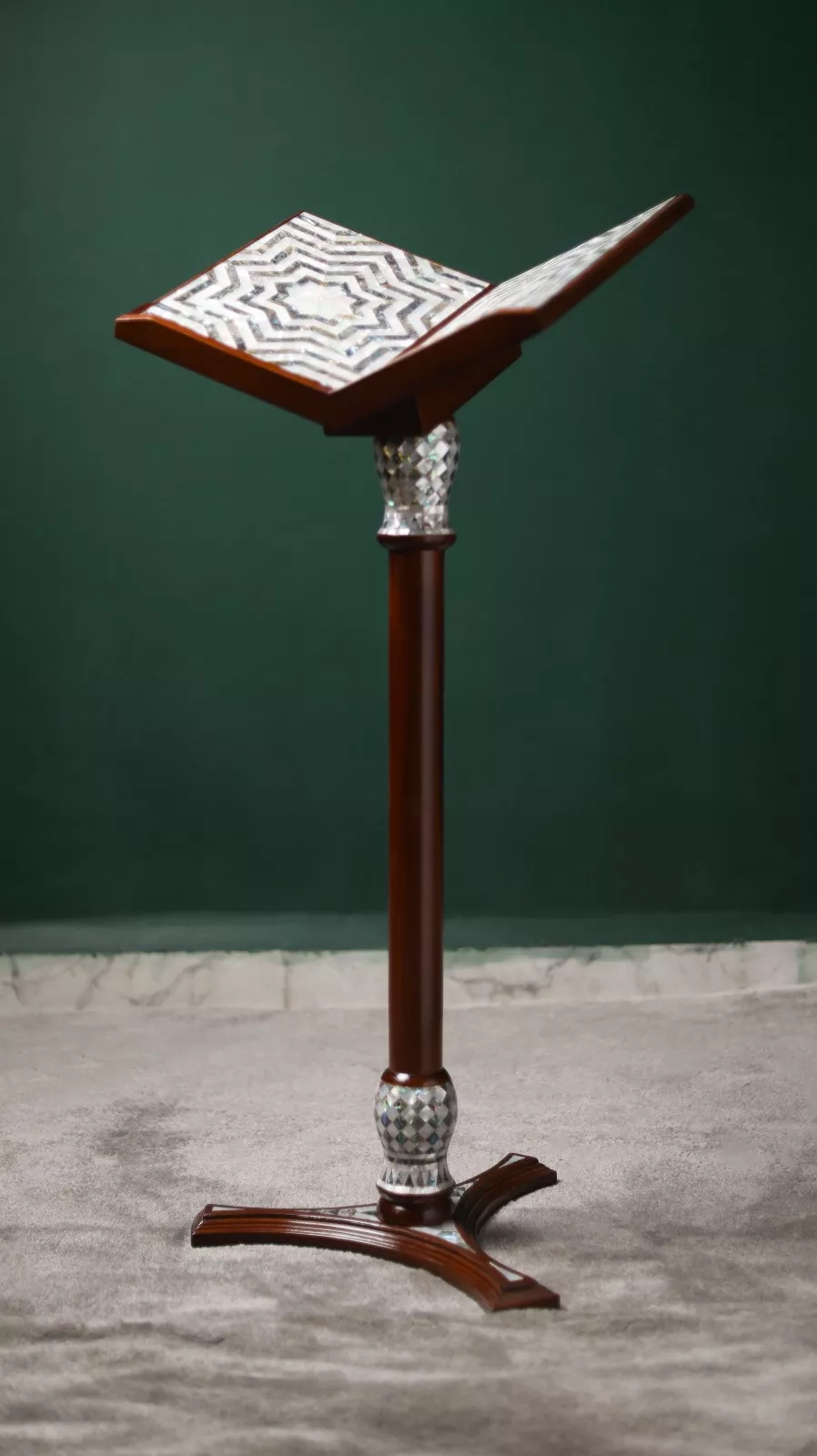 Al‑Ayah Stand – Wooden Platform Inlaid with Natural Mother‑of‑Pearl for Books and Qur’ans