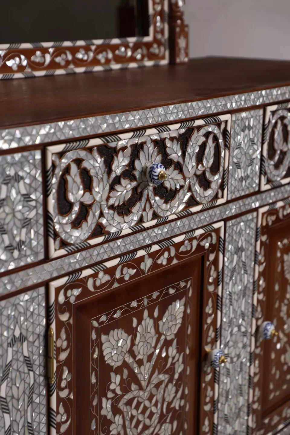 IMG-20251122-WA0058 Tajalli Collection – Mirror and Cabinet Inlaid with Natural Mother‑of‑Pearl, Crowned by Damascene Majesty