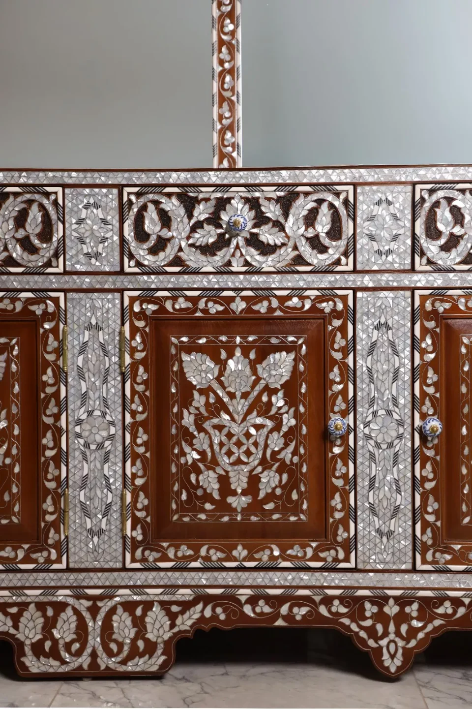 IMG-20251122-WA0063 Tajalli Collection – Mirror and Cabinet Inlaid with Natural Mother‑of‑Pearl, Crowned by Damascene Majesty