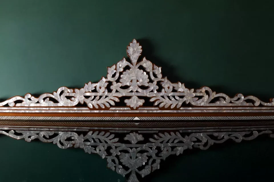 IMG-20251122-WA0064 Musk Collection – Wooden Masterpiece Inlaid with Natural Mother‑of‑Pearl and Regal Mirror