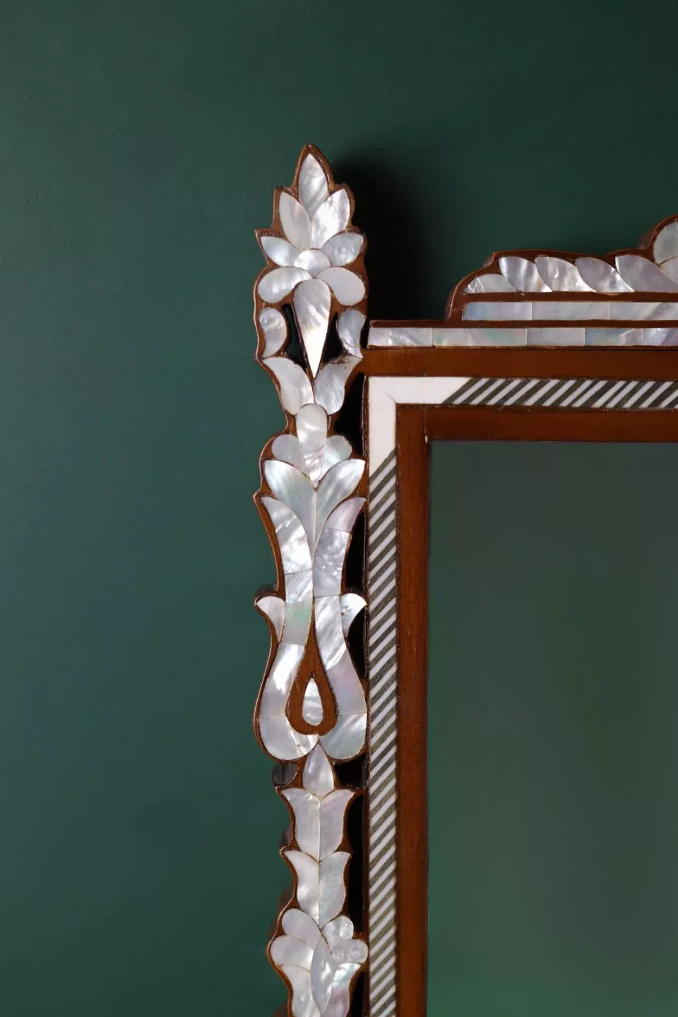 IMG-20251122-WA0065 Musk Collection – Wooden Masterpiece Inlaid with Natural Mother‑of‑Pearl and Regal Mirror
