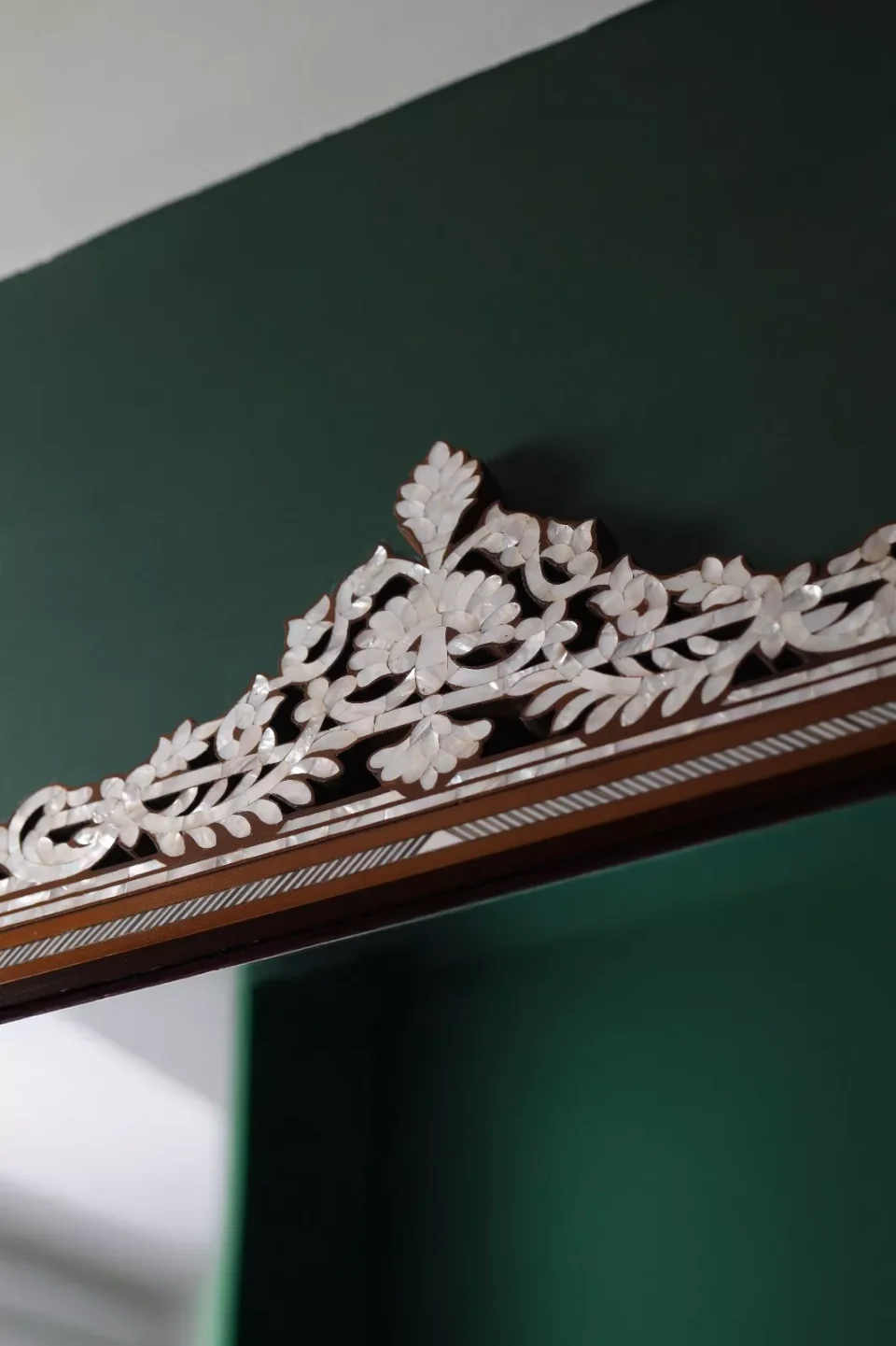 IMG-20251122-WA0067 Musk Collection – Wooden Masterpiece Inlaid with Natural Mother‑of‑Pearl and Regal Mirror