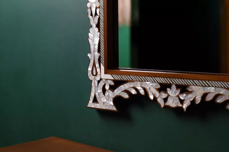 IMG-20251122-WA0068 Musk Collection – Wooden Masterpiece Inlaid with Natural Mother‑of‑Pearl and Regal Mirror