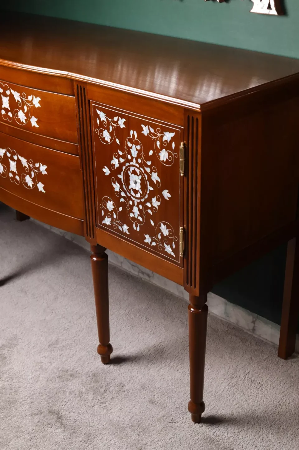 IMG-20251122-WA0074 Musk Collection – Wooden Masterpiece Inlaid with Natural Mother‑of‑Pearl and Regal Mirror