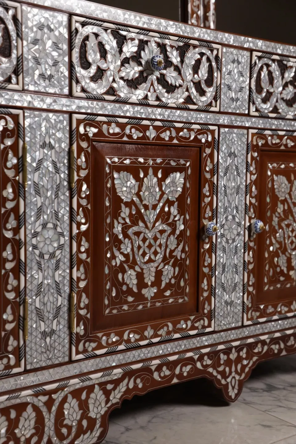 IMG-20251122-WA0084 Tajalli Collection – Mirror and Cabinet Inlaid with Natural Mother‑of‑Pearl, Crowned by Damascene Majesty