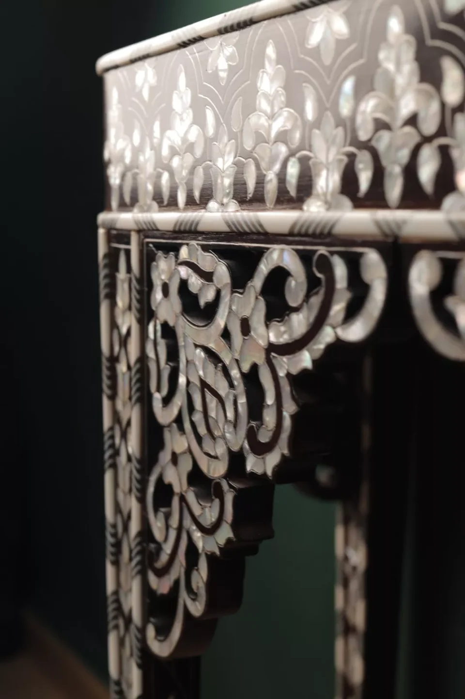 Tulip Collection – Handmade Mother‑of‑Pearl Console & Wall Art Set