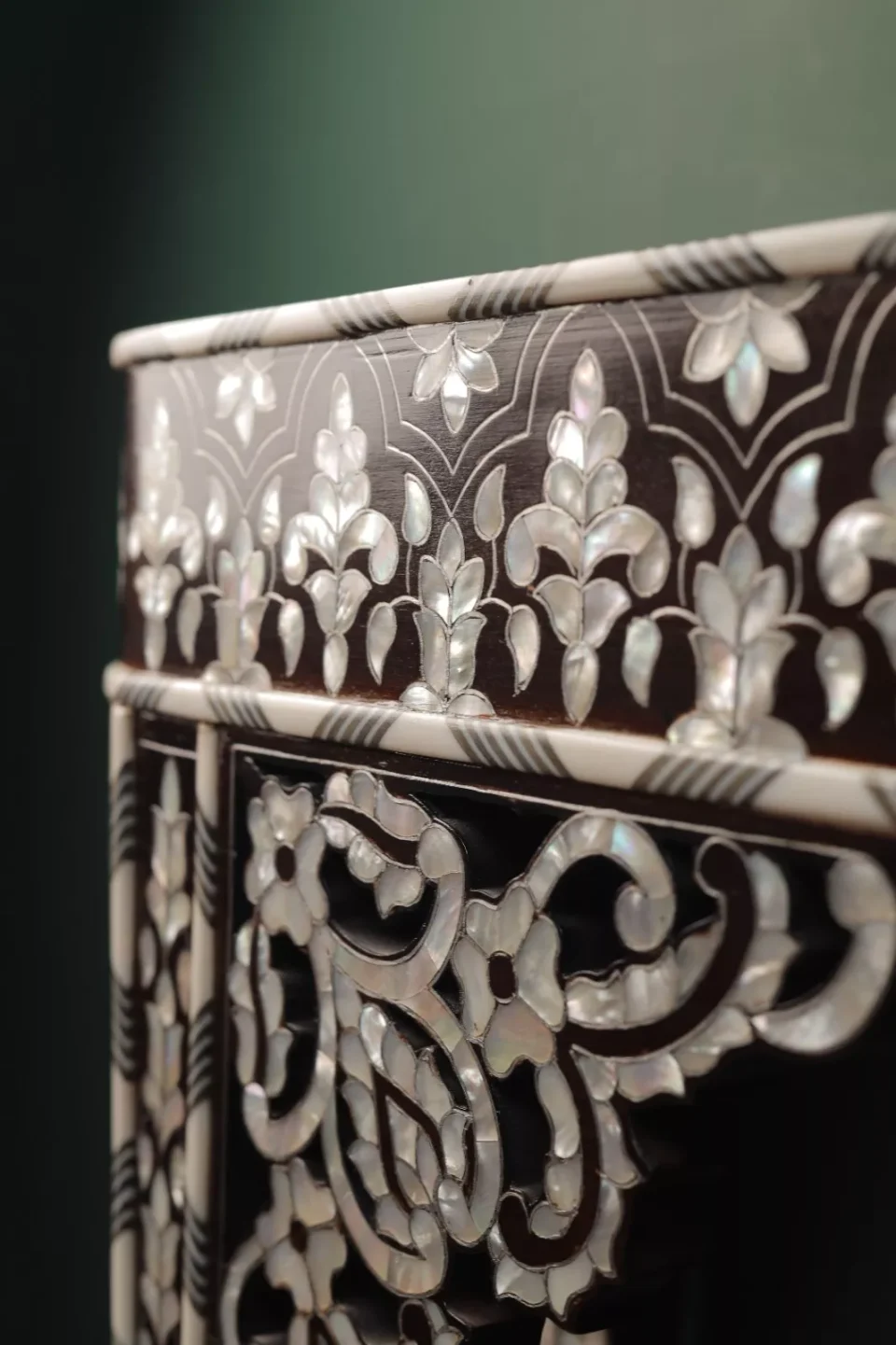 Tulip Collection – Handmade Mother‑of‑Pearl Console & Wall Art Set