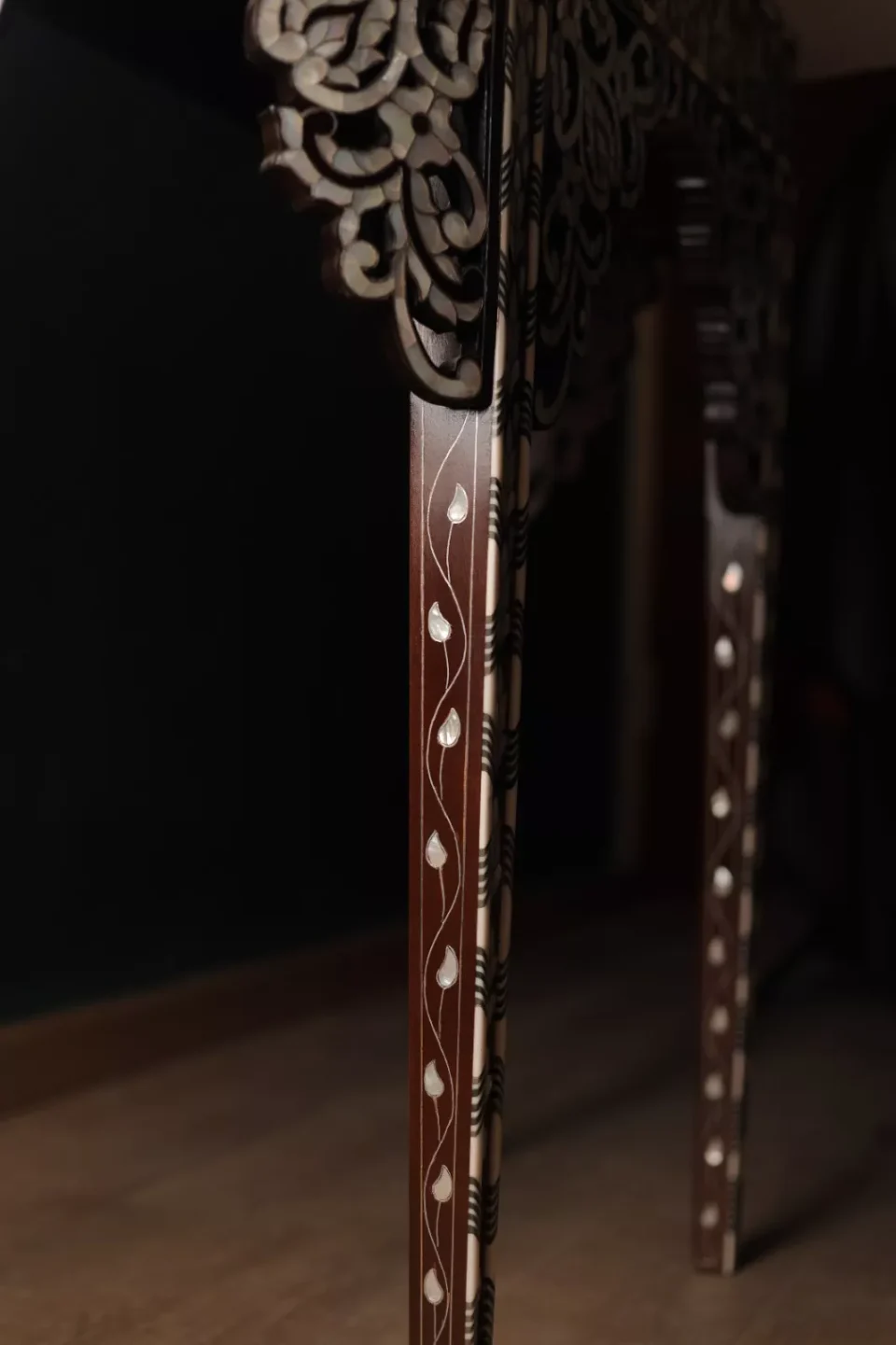 Tulip Collection – Handmade Mother‑of‑Pearl Console & Wall Art Set