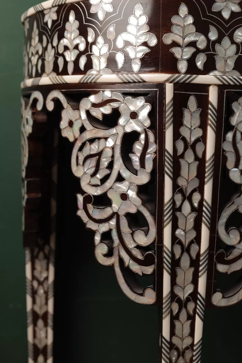 Tulip Collection – Handmade Mother‑of‑Pearl Console & Wall Art Set